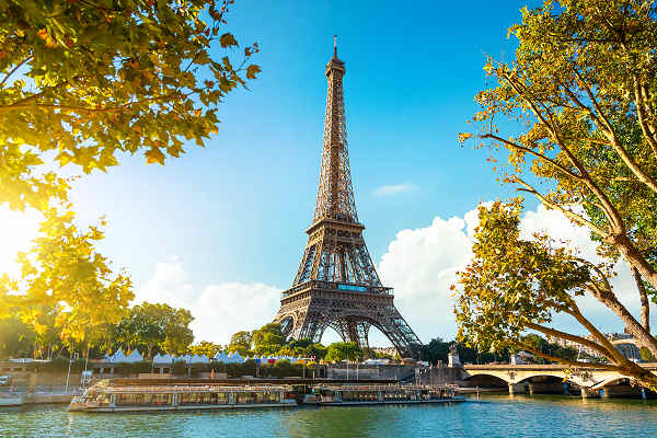 Der Eiffelturm – ein Symbol der Liebe und der Stadt der Liebe, Paris