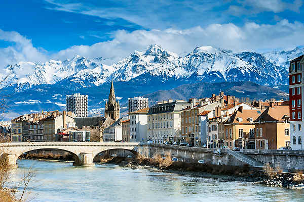 Majestätische Berglandschaft in den Rhône-Alpen, Frankreich – Perfektes Reiseziel für Natur- und Abenteuerliebhaber