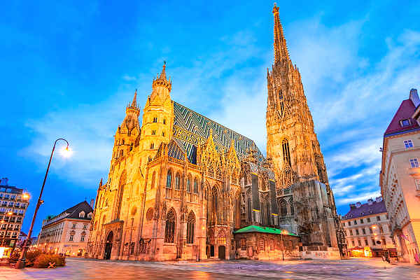 Blick auf den Stephansdom in Wien bei einem Österreich-Urlaub