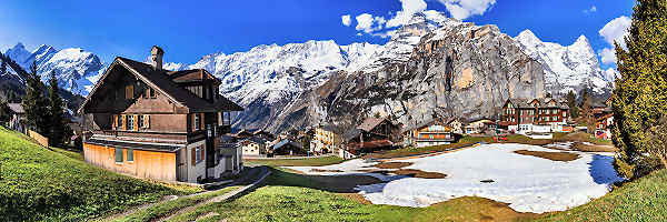 Urlaub in der Schweiz buchen – Alpenpanorama und charmanten Dörfern.