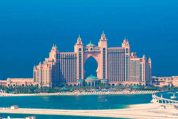 Das luxuriöse Atlantis Hotel in Dubai - ein beeindruckendes Beispiel für moderne Architektur und Design.