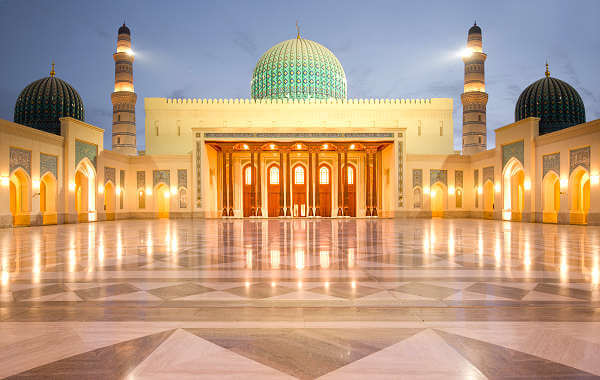 Die Große Sultan-Qabus-Moschee ist die Hauptmoschee in Oman