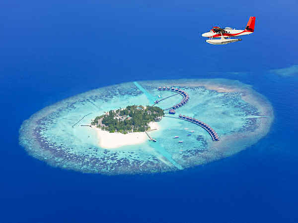 Die Malediven sind ein beliebtes Urlaubsziel für Wassersportarten wie Schnorcheln, Tauchen, Surfen und Kitesurfen