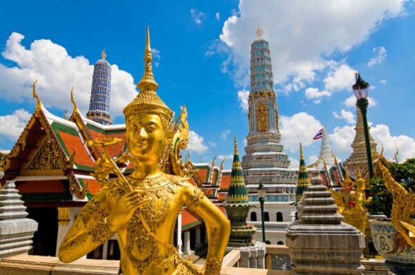 Wat Phra Kaeo ist ein Tempel in Bangkok, der sich im Grand Palace befindet