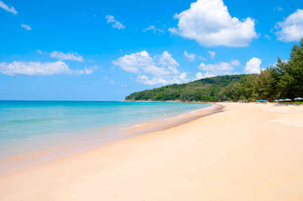Phuket ist der perfekte Ort für einen entspannten Strandurlaub