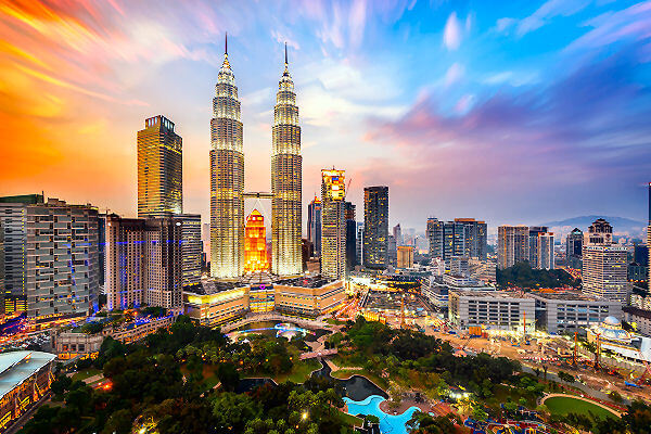 Kuala Lumpur – die pulsierende Hauptstadt Malaysias. Auf einer Malaysia Rundreise kannst du die vielfältige Kultur dieses Landes kennenlernen