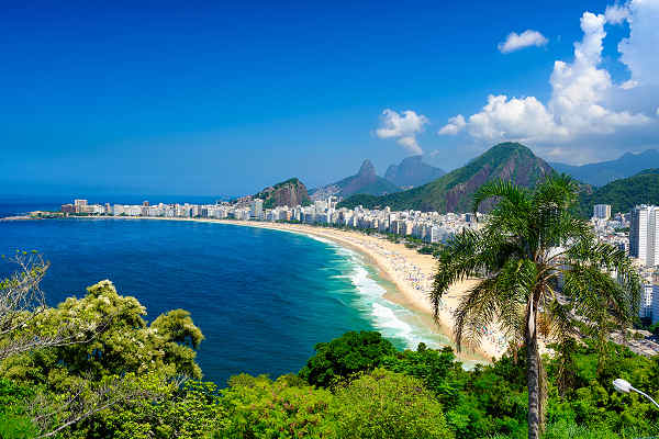 Tauchen Sie ein in die Farbenpracht und Lebensfreude Südamerikas – Rio de Janeiro Copacabana.